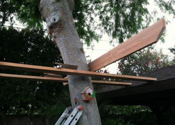 Как построить домик на дереве для детей Как сделать домик на дереве простой